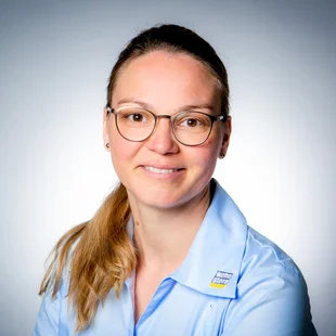 Frau Carola Hühne
